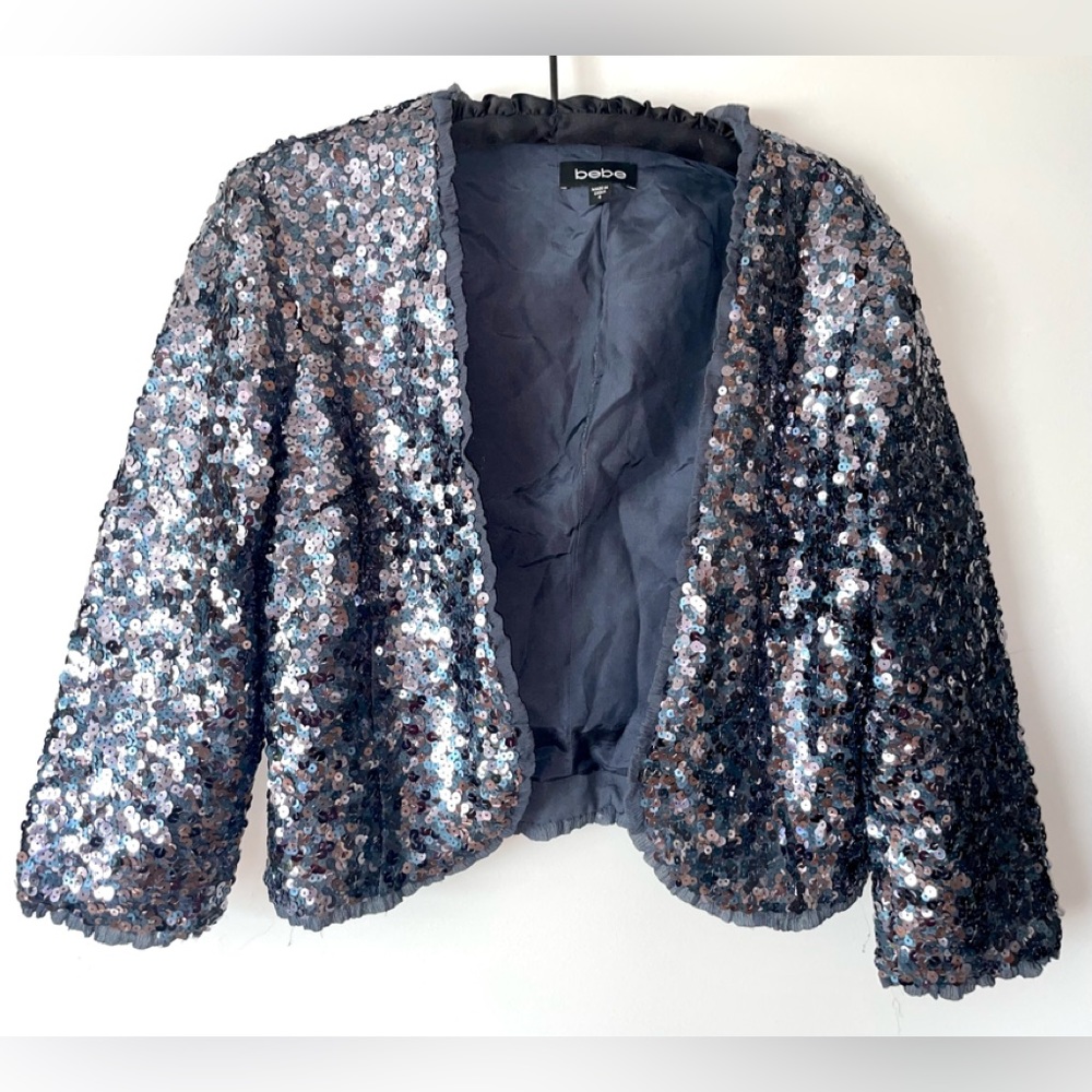 BEBE SEQUIN BLUE  LINED CROPPED CARDIGAN/SHAWL SZ 4 TRIM DETAIL OPEN FRONT SILK